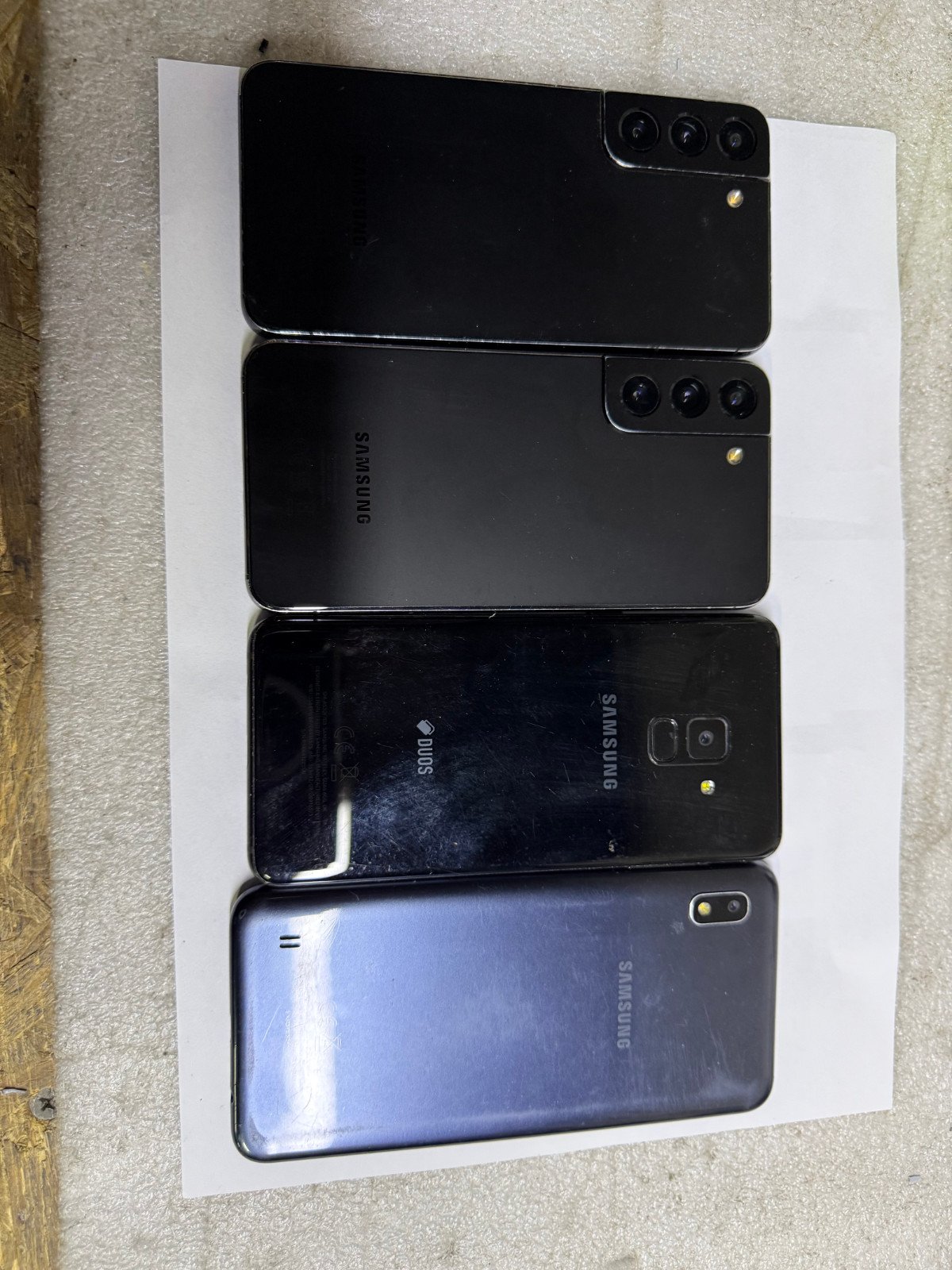 Lotto 4 Samsung PER RICAMBI 2x Galaxy S22 SM-S901B A10 A8 Non Funzionti